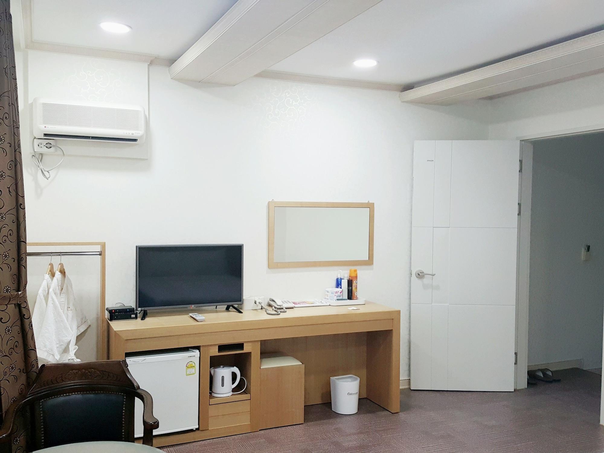 Hotel Parkwood Incheon Airport Екстериор снимка