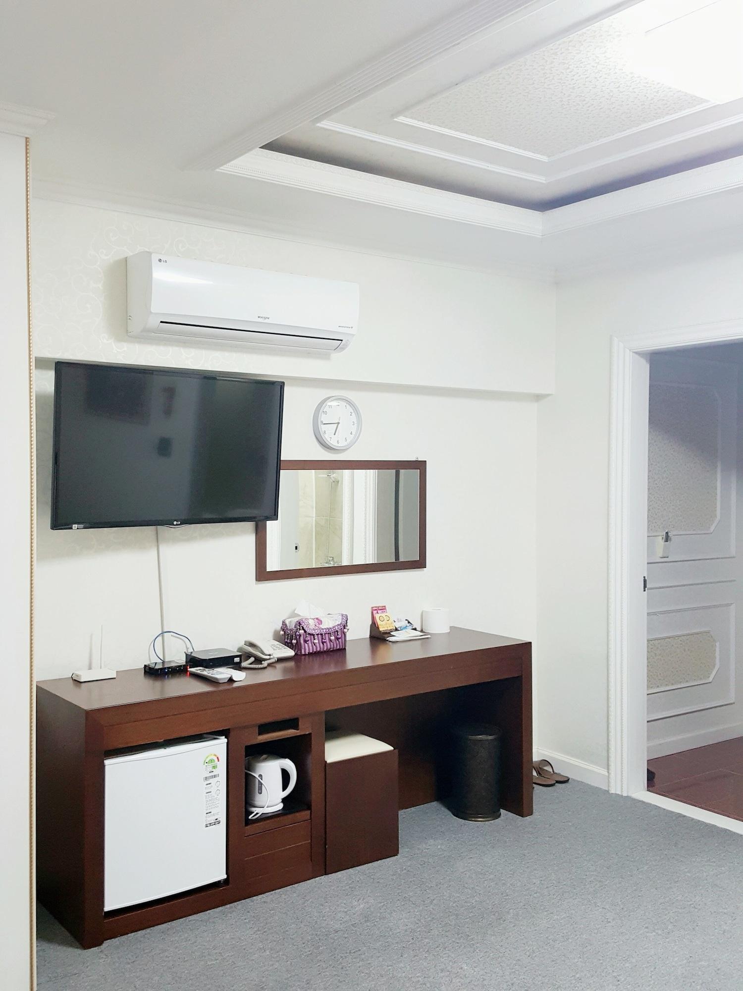 Hotel Parkwood Incheon Airport Екстериор снимка
