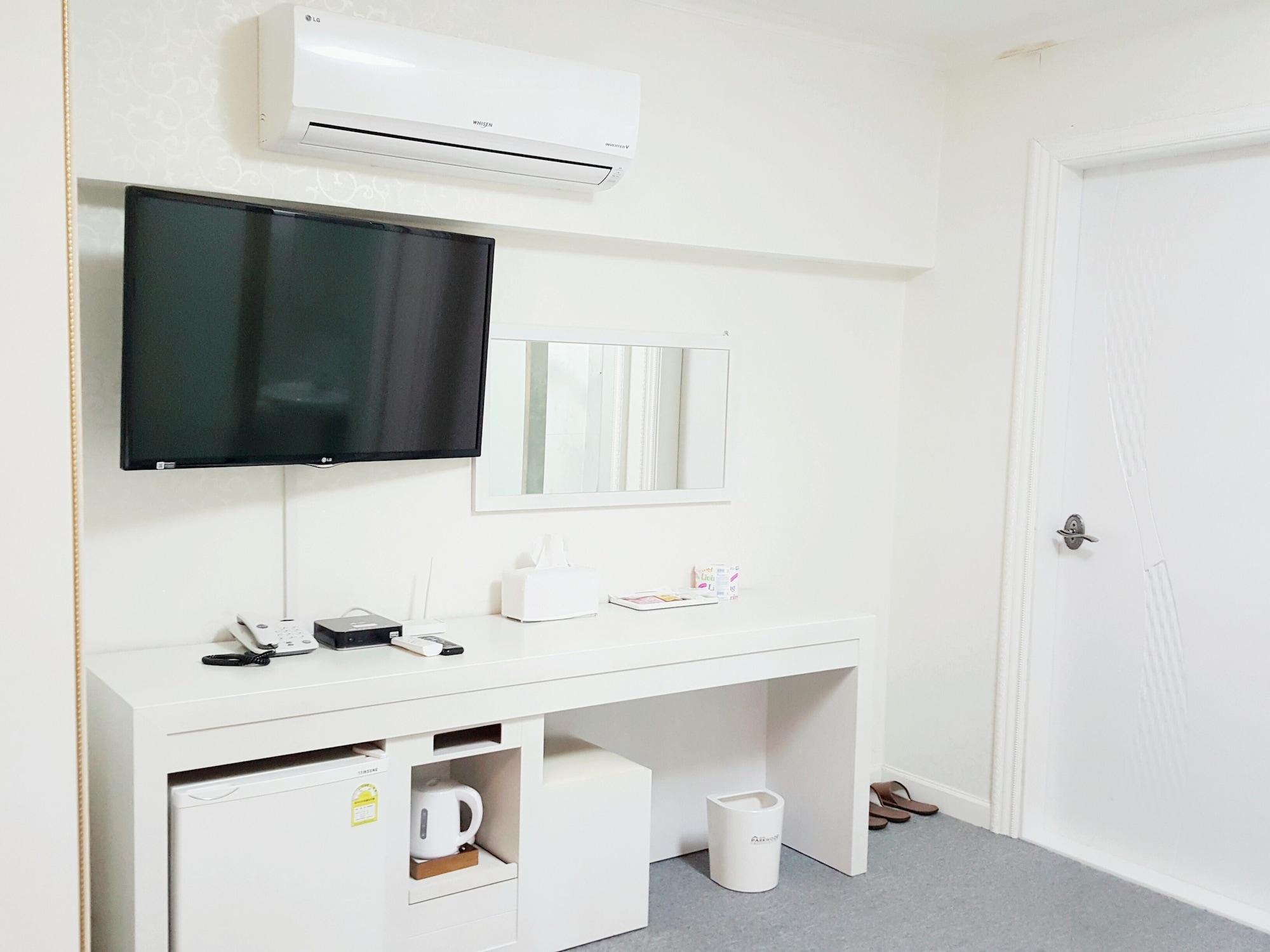 Hotel Parkwood Incheon Airport Екстериор снимка