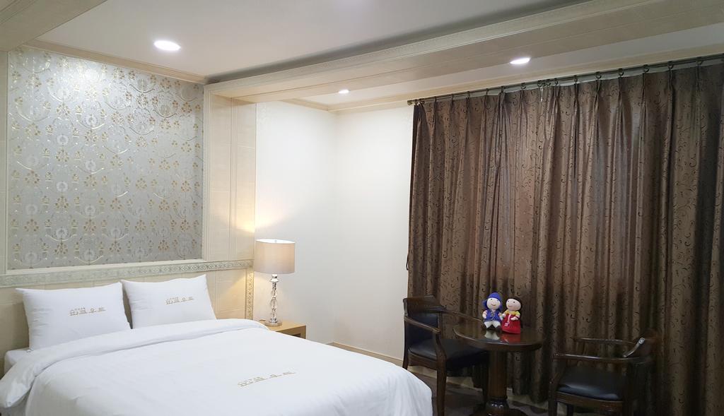 Hotel Parkwood Incheon Airport Стая снимка