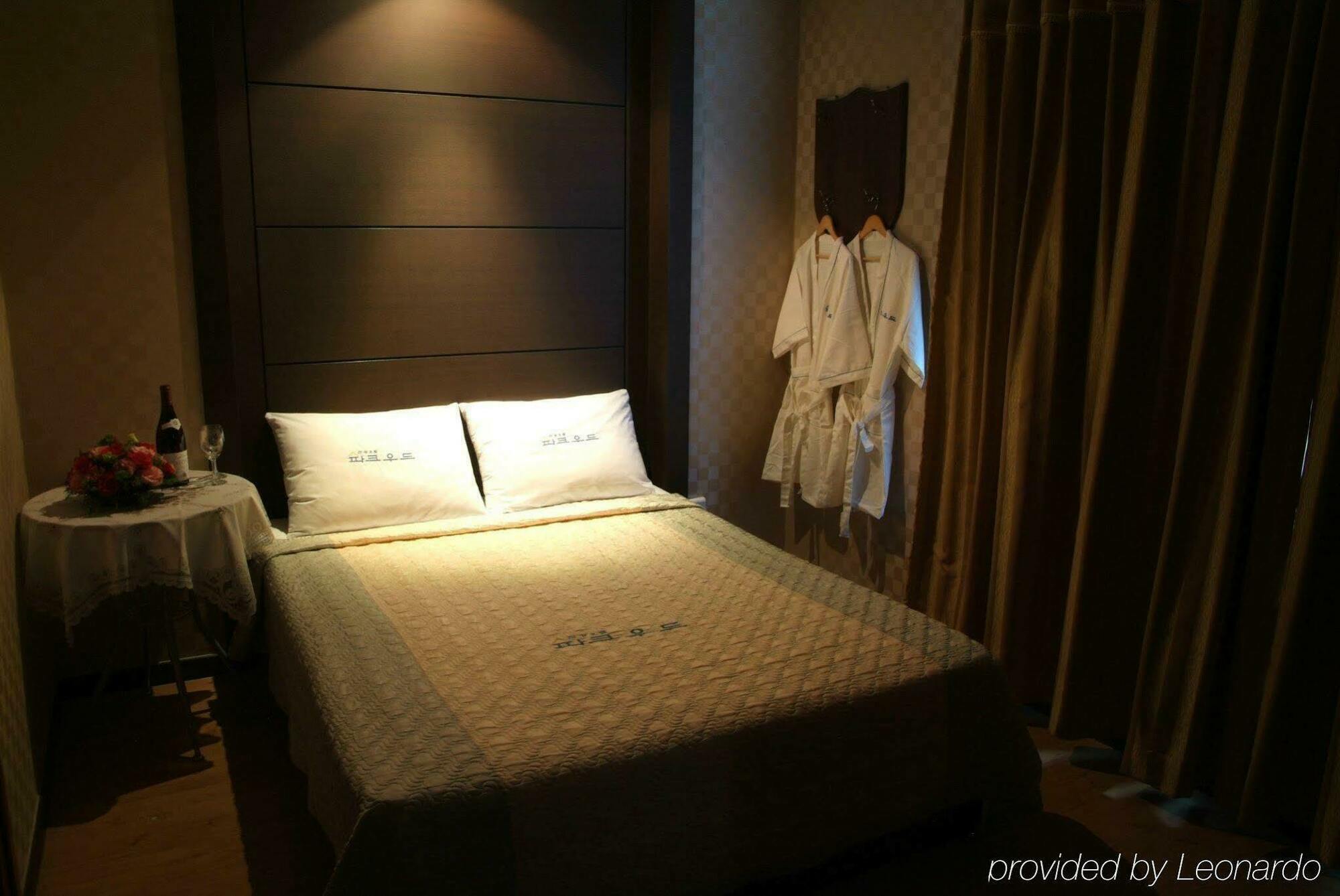 Hotel Parkwood Incheon Airport Стая снимка
