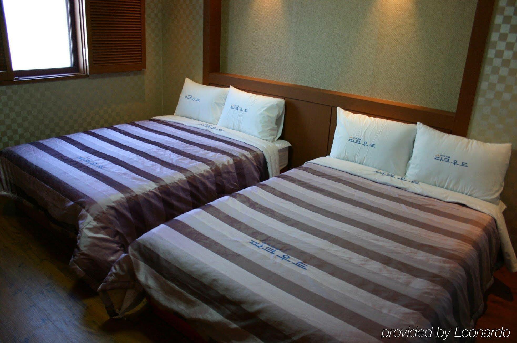 Hotel Parkwood Incheon Airport Стая снимка